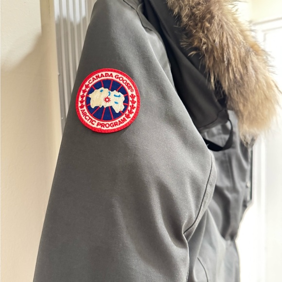 Canada Goose Gray Puffer Jacket - Picture 3 of 10